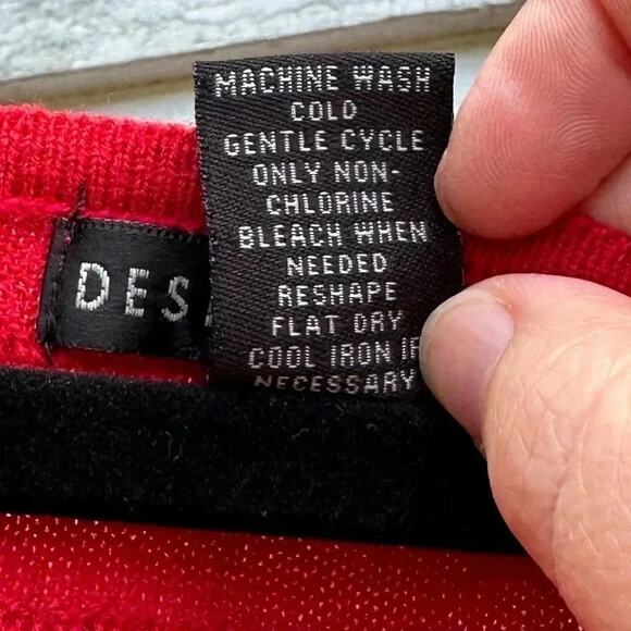 Design, history, Pullover short sleeve, red sweater plus size 1X - Picture 5 of 5